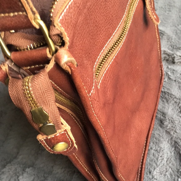Soft grain Brown leather satchel. - Picture 8 of 13